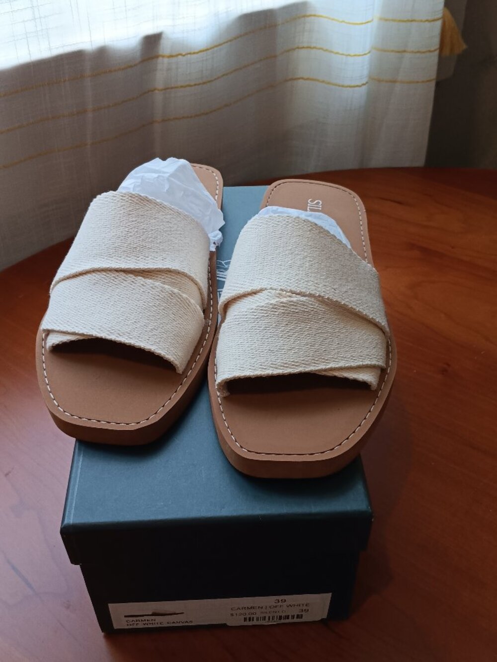 NWT Silent D Off White Canvas Cross Strap Sandal the Carmen Size 39